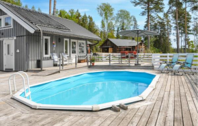 Amazing Home In Hammarö With Lake View